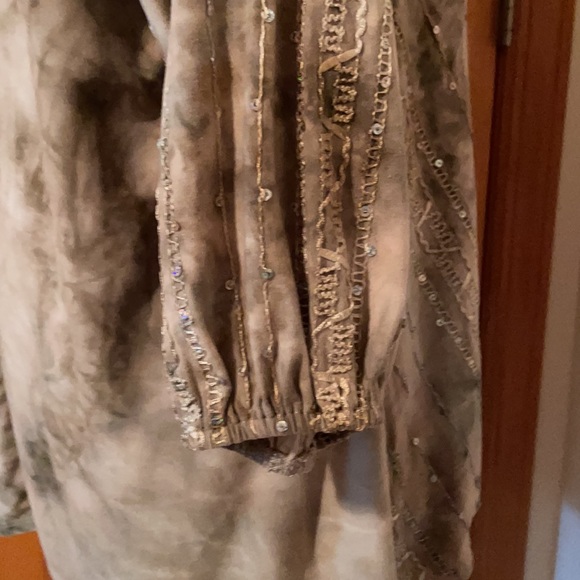 - Women’s pullover embellished shirt Sz XL - Picture 3 of 7